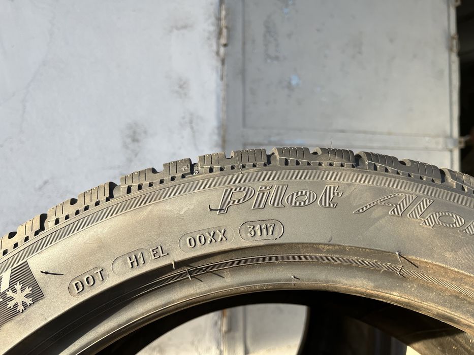 2 бр. зимни гуми 235/45/18 Michelin 6 mm DOT 3117