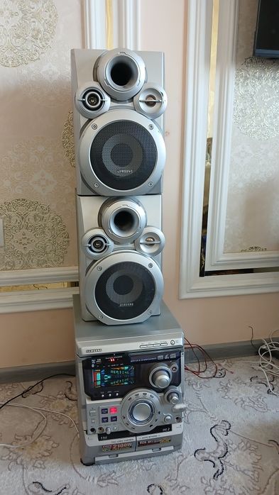 Музыкальный центр Samsung moshniy