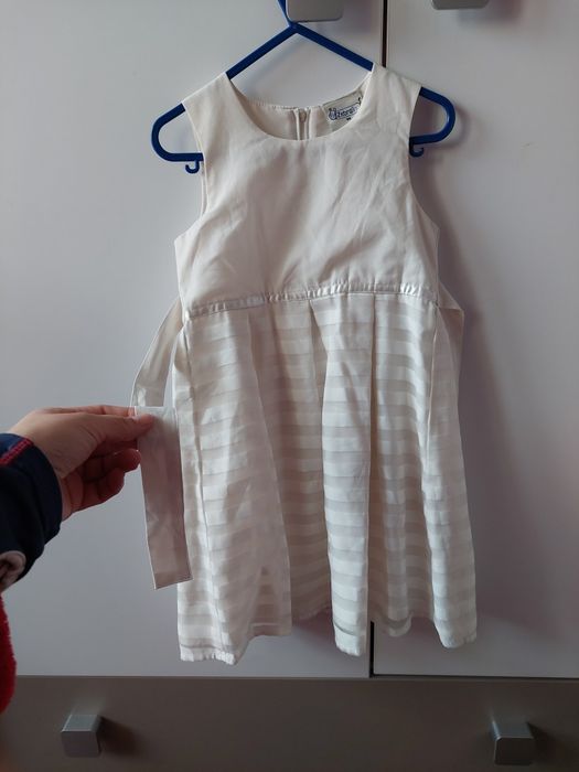 Vând rochițe, mărimile 86-98!