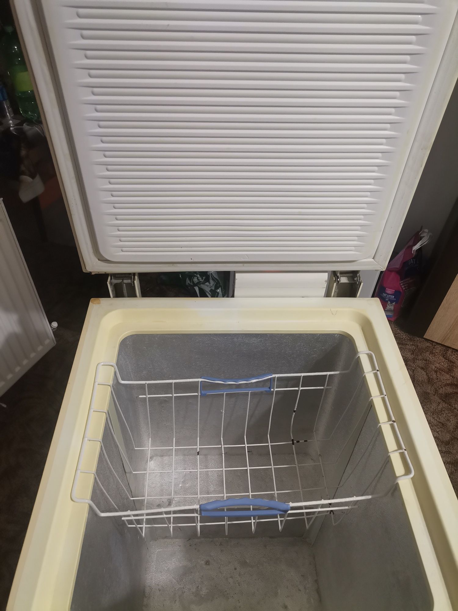 Lada frigorifica whirpool perfect funcțională,îngheață ok