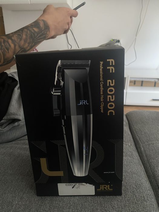 Masini de tuns jrl plus pelerina si altele