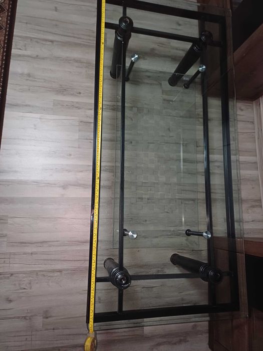 Masa cu cadru metalic si blat sticla securizata