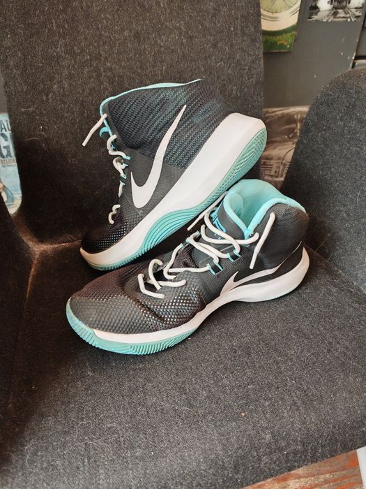 Vând adidași Nike Air mărimea 44