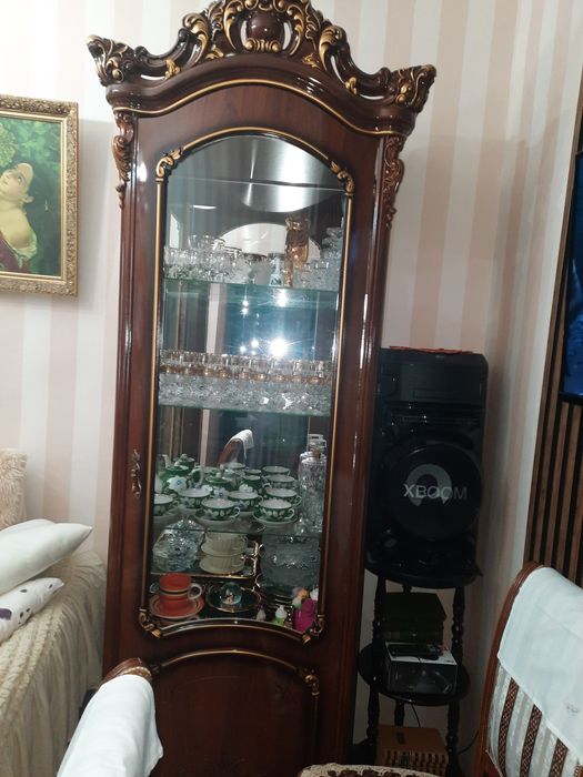 Шкаф витрина Белорусь почти новая