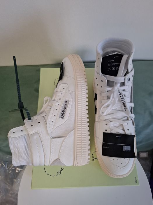 Off white 3.0 Court . 680 RON.   36 - 42