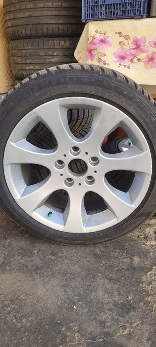Vând roți bmw pe 17 de iarnă