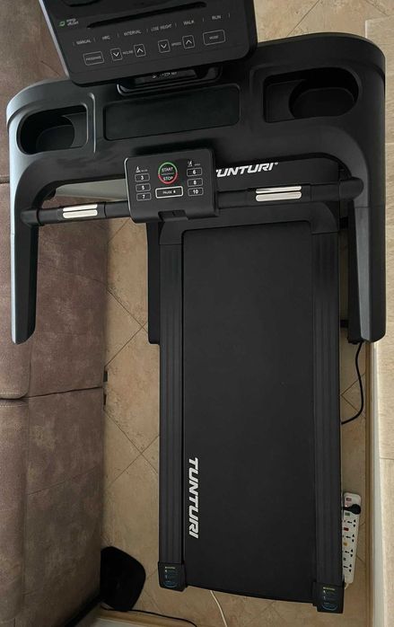 Бягаща пътека TUNTURI FitRun 90i Pro, Мотор 3.5 к.с., Bluetooth