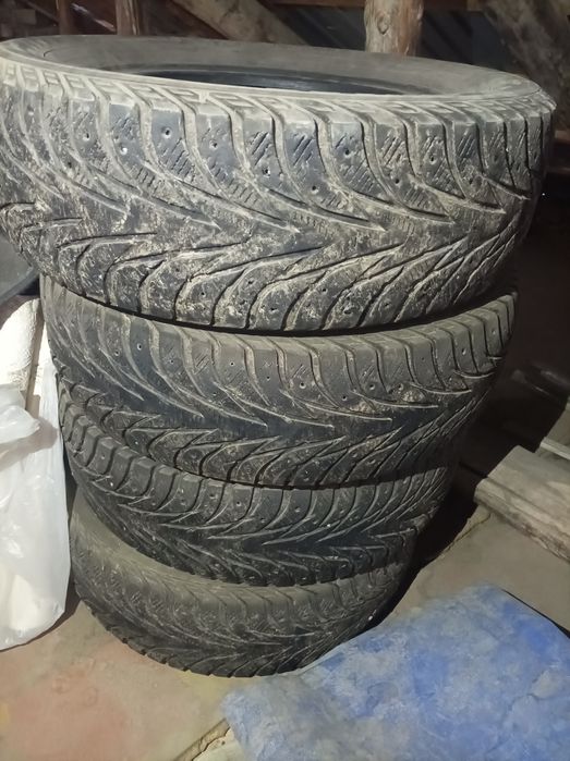 Продаю два комплекта автошин б/у демесезоные