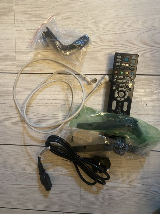 Plasma LG functionala,latime 63 cm ,lungime 92 cm,are toate cablurile