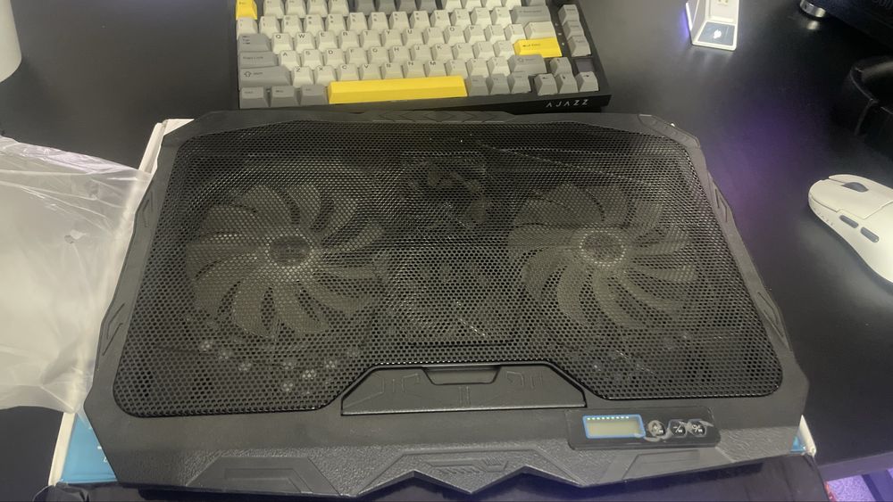 Охладитель для ноутбука Cooler Master S18 – почти новый!