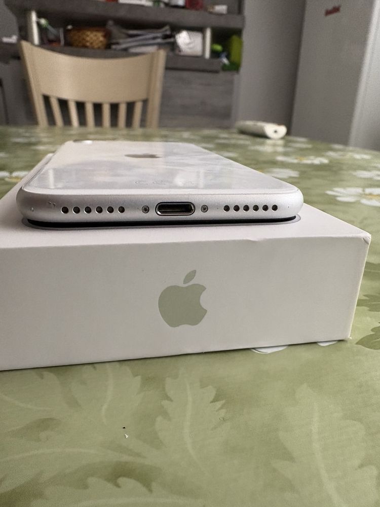 iPhone SE 2020 64 GB