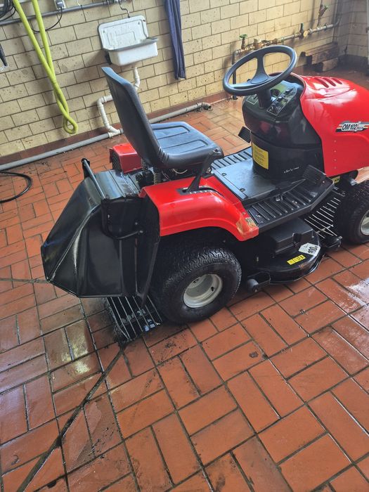 Tractoras tuns gazonul