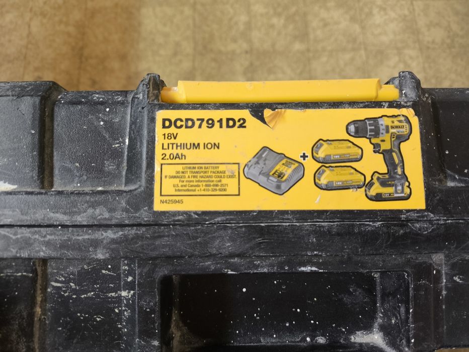 Оригинални куфари Dewalt и Parksude