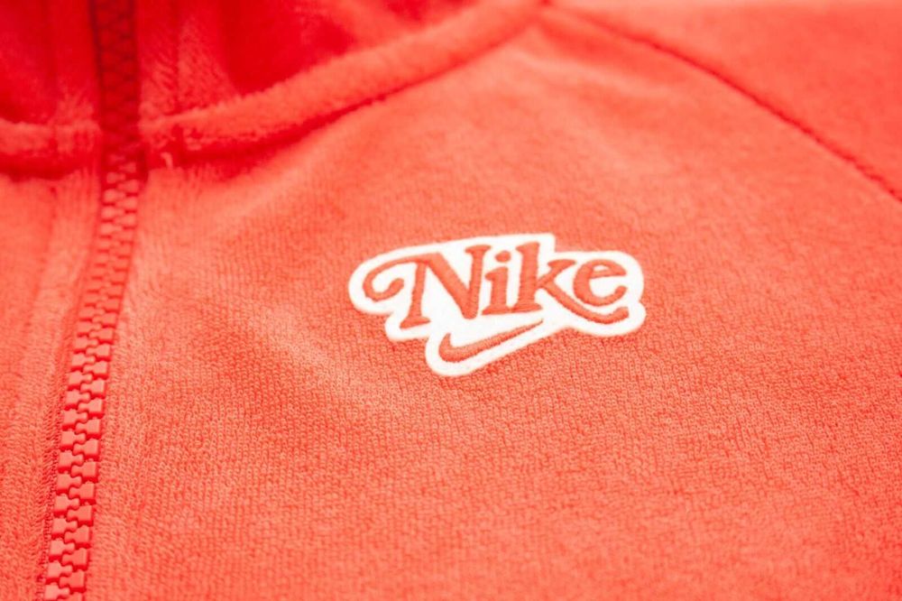 нова Nike оригинална дамска горница суичър кроп модел XS-S