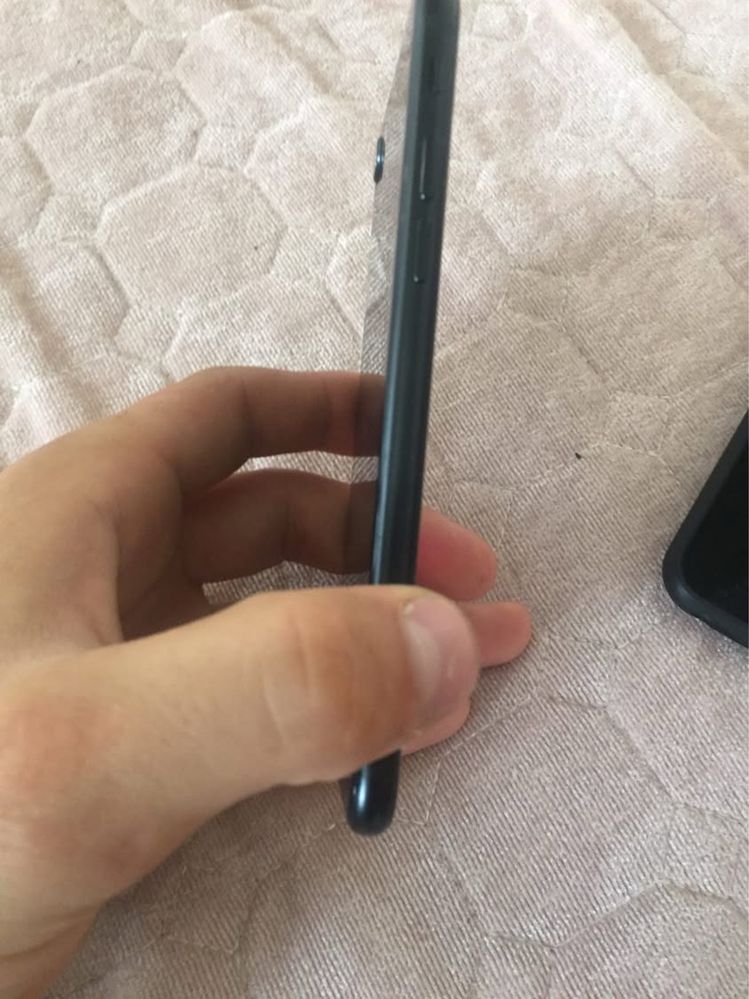 Iphone se 2022 в добро състояние
