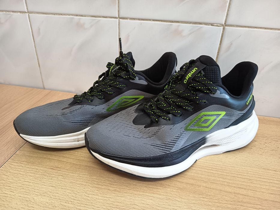 Adidași Umbro mărimea 44
