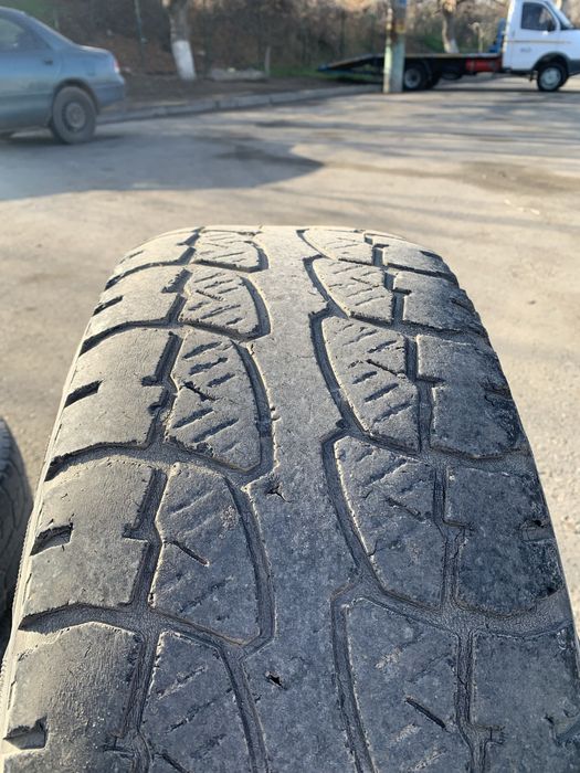 Резина 265 65 r17 4шт АТ на докатку