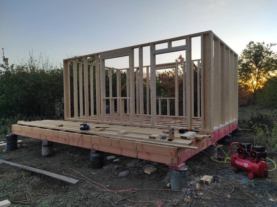 Строительная бригада работаем по проекту