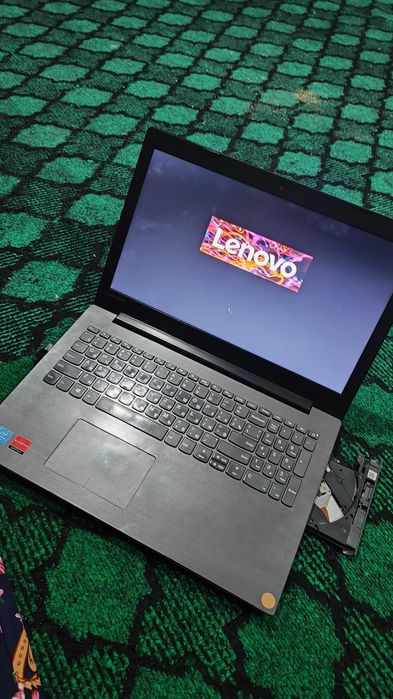 Lenovo noutbook sotiladi holati juda yaxshi