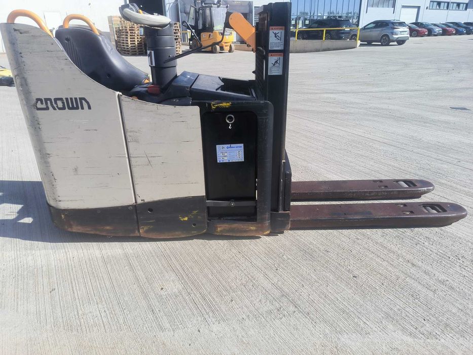 Transpaleta/Liza electrica Crown DT3000