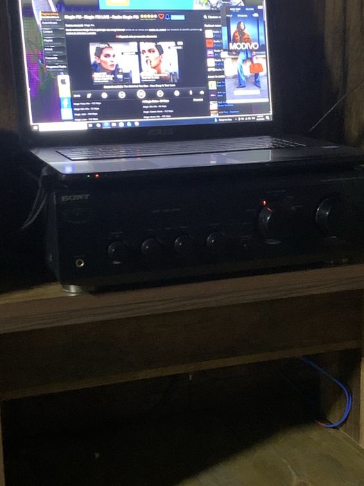 Boxe , amplificator si laptop