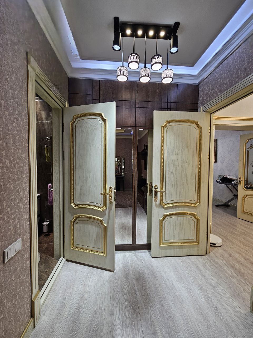 Продаю пятикомнатную квартиру Яккасарай