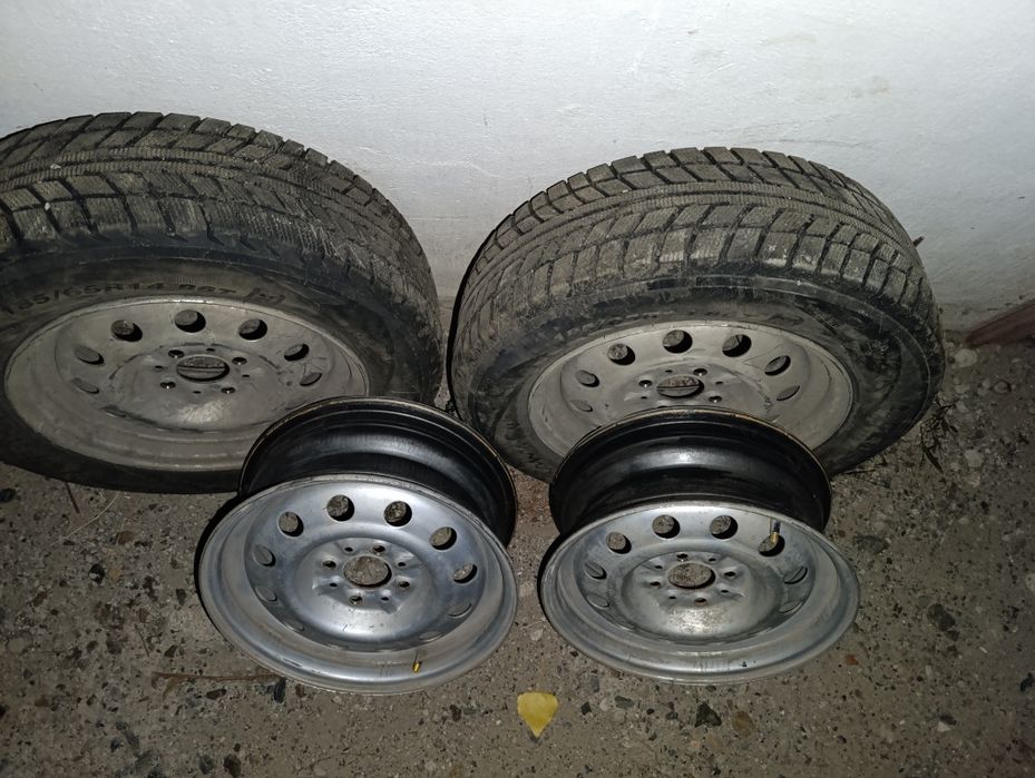 Продам зимние шины на липучке всего 2 шт