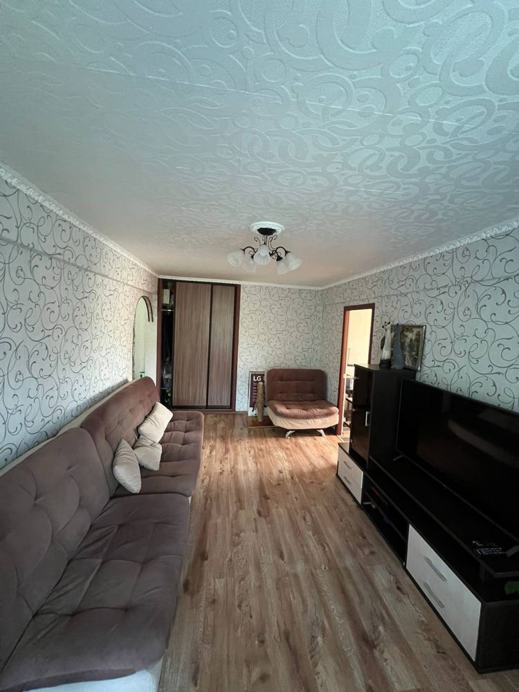Продам 3хкомнатную квартиру на 4 районе