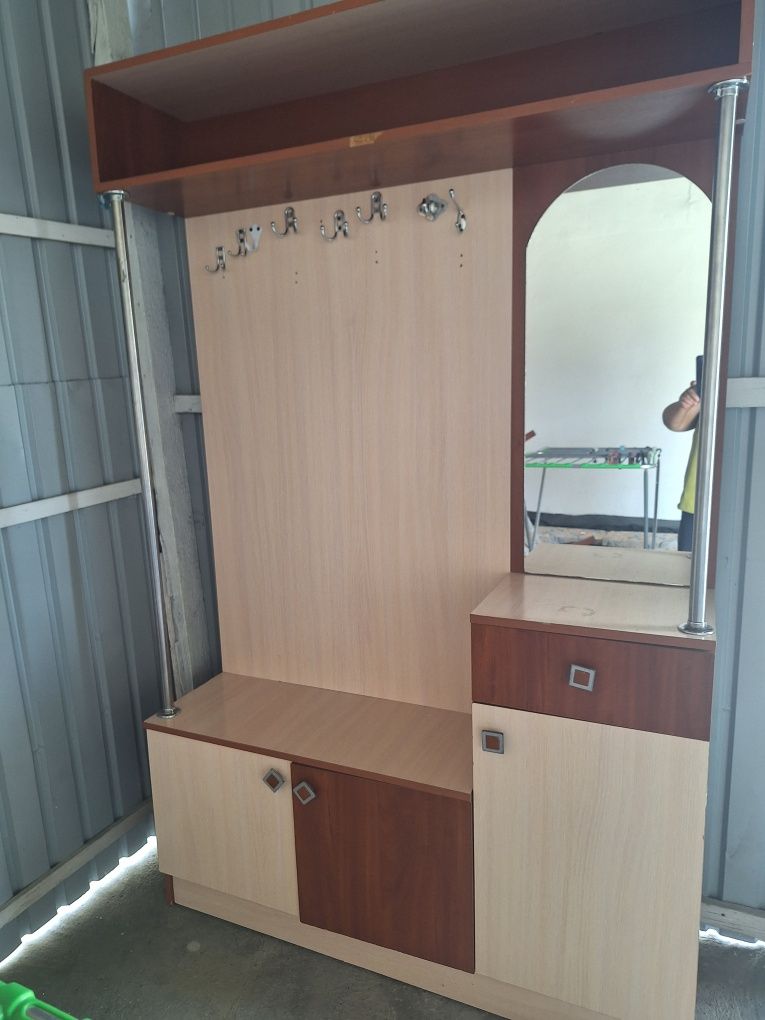Продам мебельную прихожую