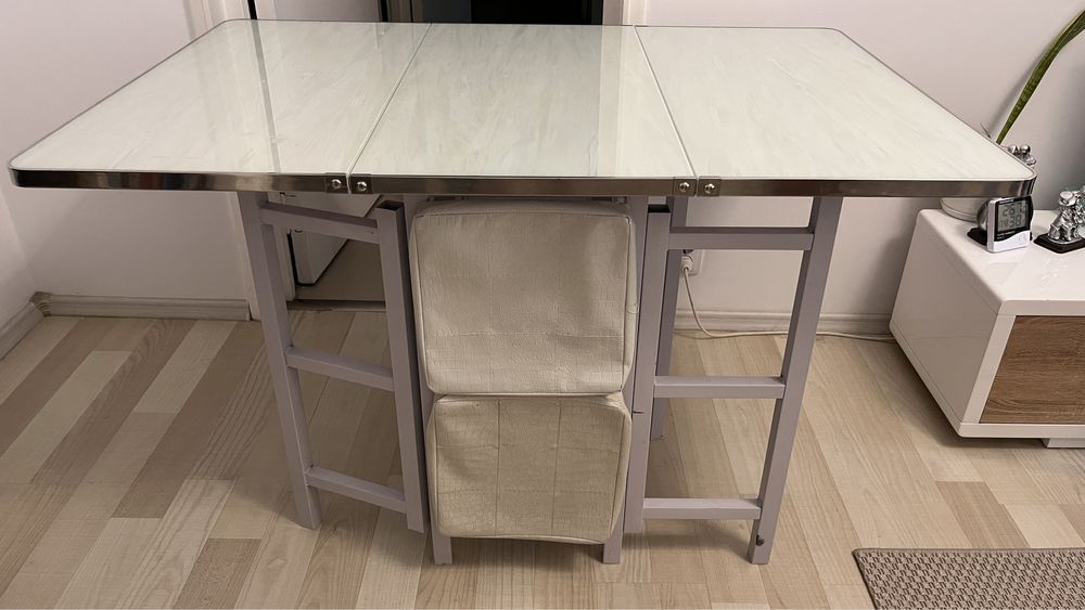 Masa cu scaune si scaune bar