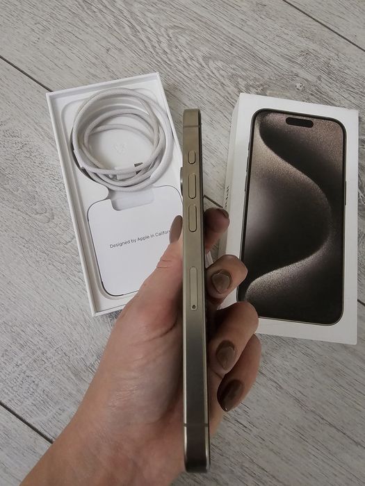 Vând iPhone 15Pro 1TB Natural Titanium