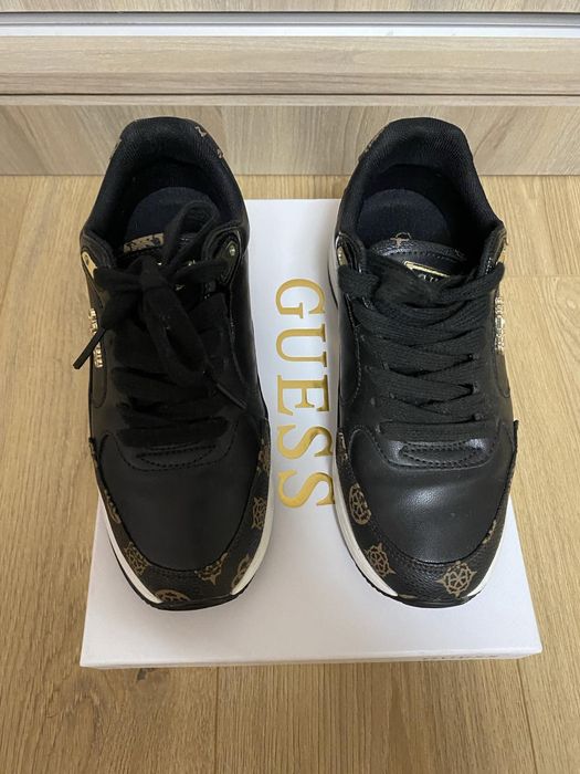 Дамски маратонки GUESS