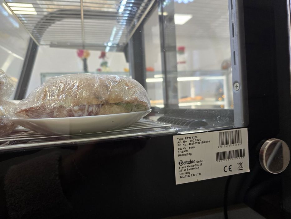 Малка хладилна витрина