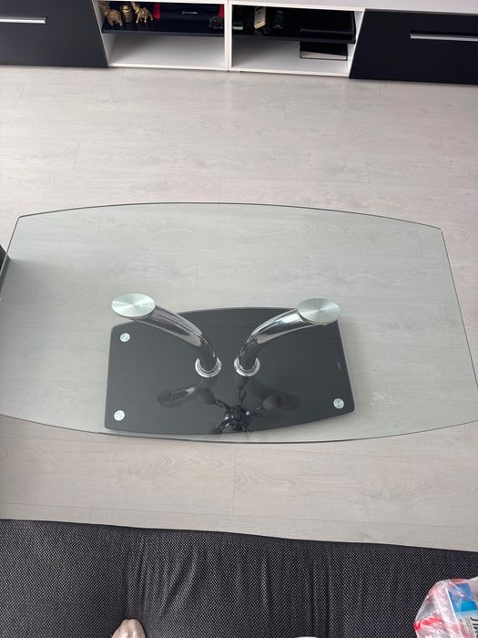 Продавам холна маса