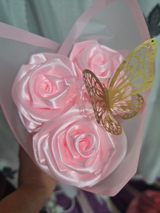 Вечни сатенени рози