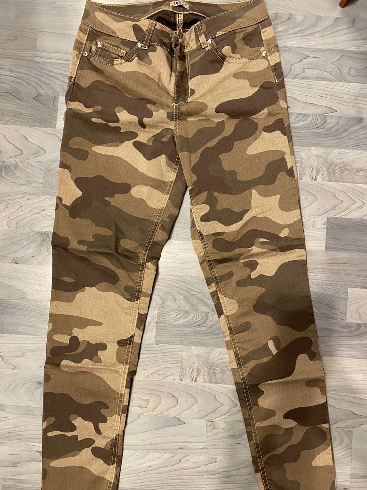 Pantaloni / blugi model camuflaj LIU JO 29 dama