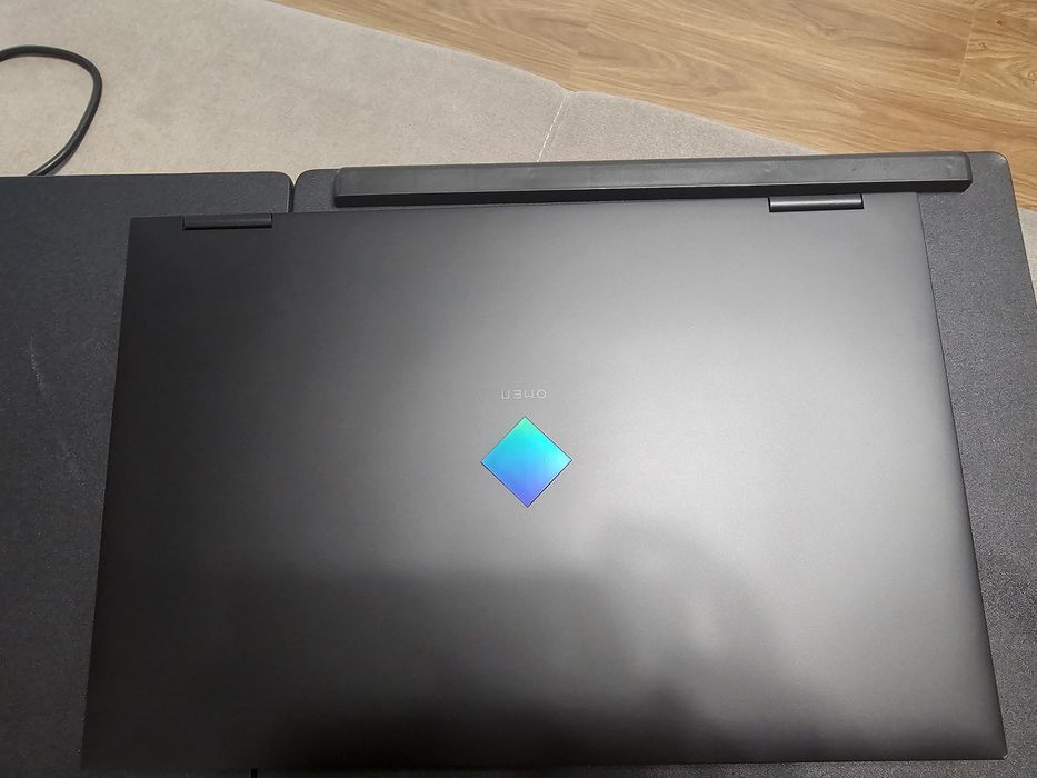 HP OMEN 17 - i7-13700HX, RTX 4090, 16GB RAM, 1TB SSD, 17.3" QHD 240Hz
