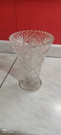 Продается хрустальная ваза для цветов