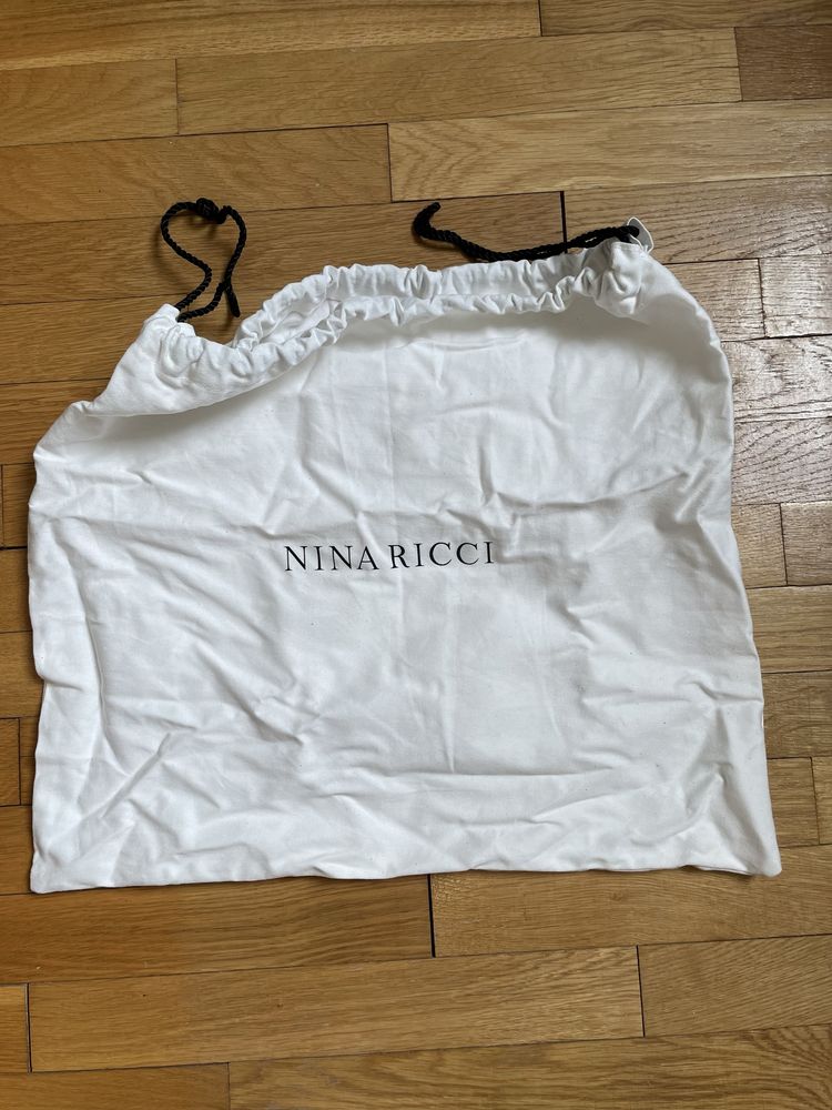 Nina Ricci чанта в тъмно синьо
