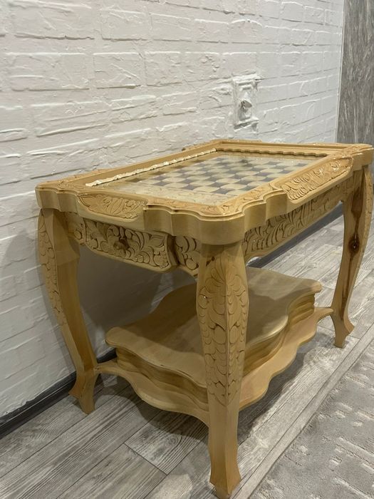 Продам шахматный  стол