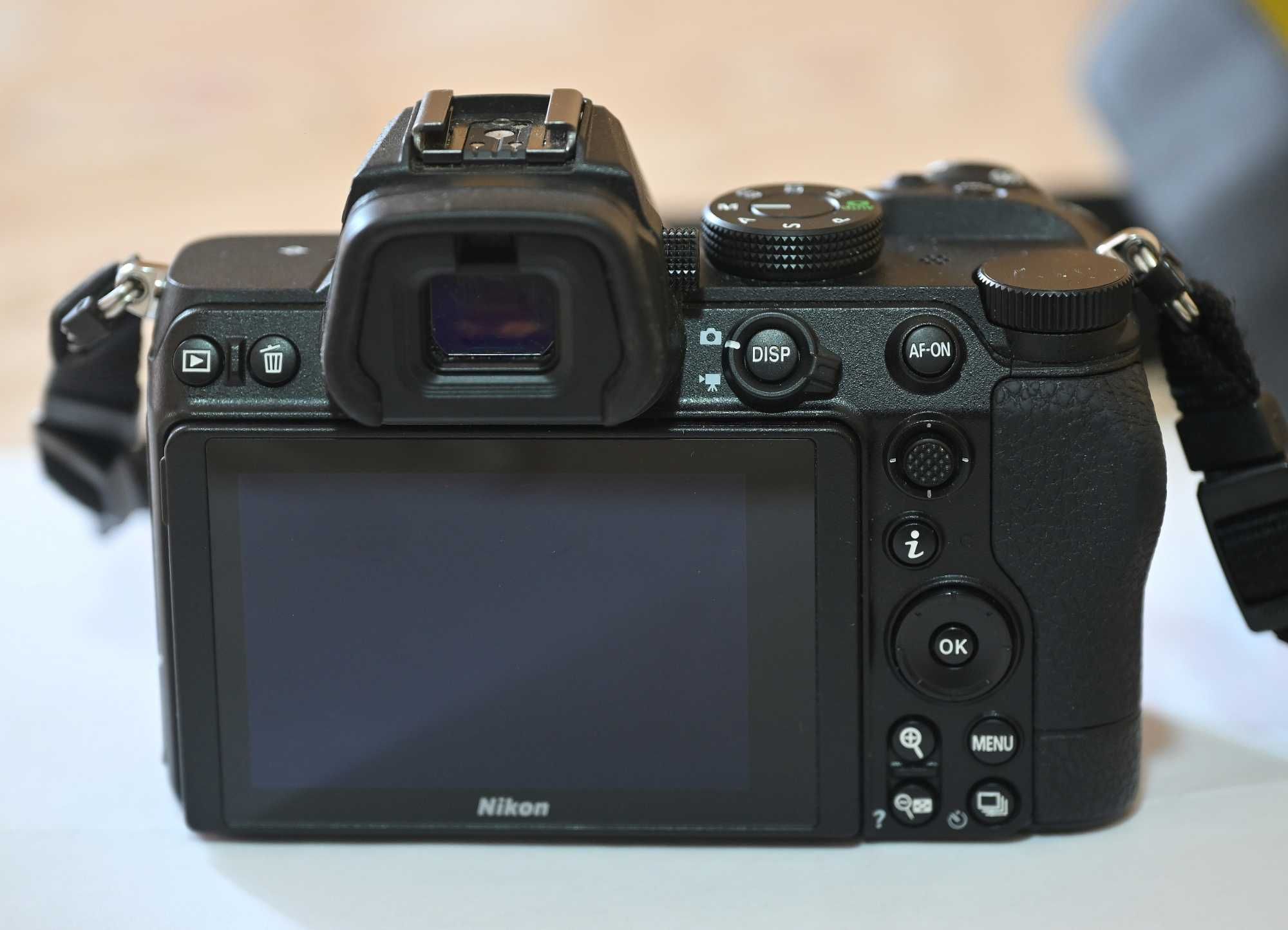 Продавам фотоапарат Z5, отлично състояние