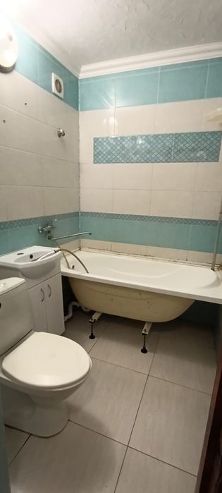 ЦУМ 7 школа, 2й этаж кирпичный дом.