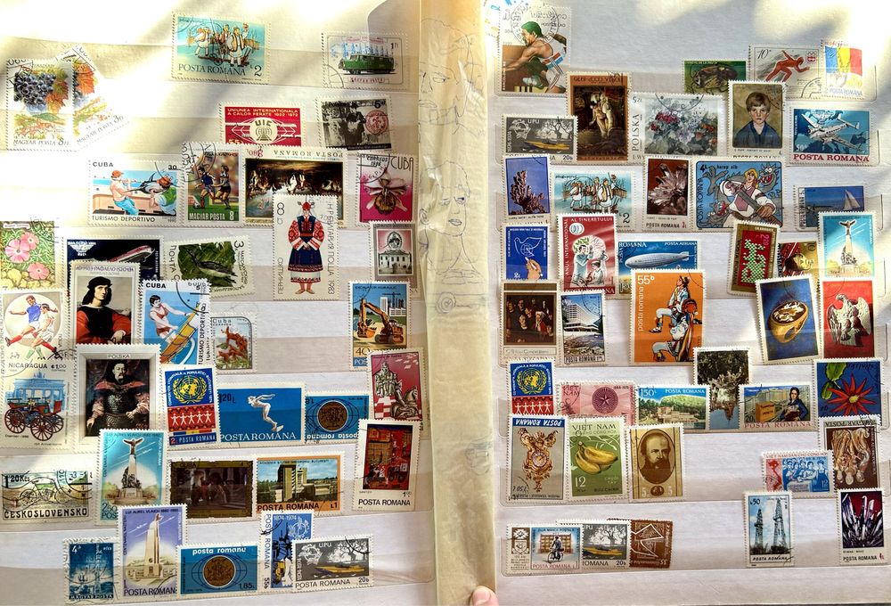 Vând album timbre pentru colecționari