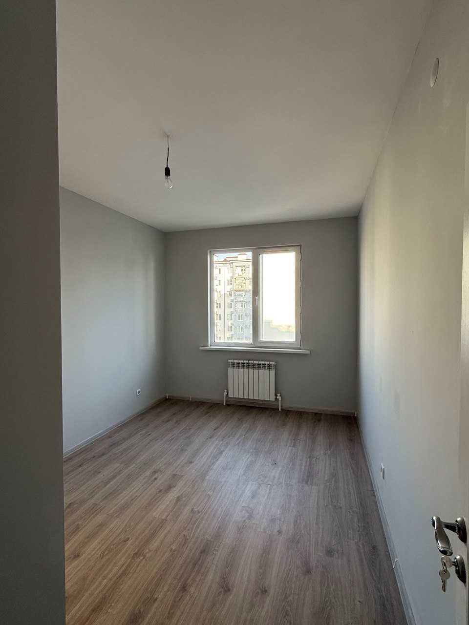 Срочно продается 3-х комнатная новая квартира, массив Янги Чоштепа