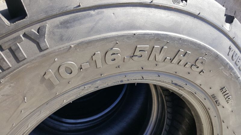 cauciucuri 10-16.5 profil de asfalt 12PLY pentru utlaje grele noi AGMO