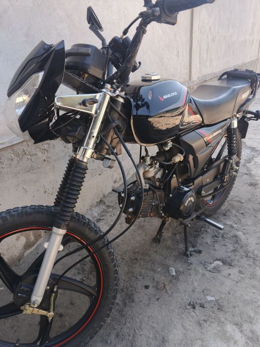 Moto skuter sotiladi 125 kub cc  2000 probek 50 kub dakument qlingan