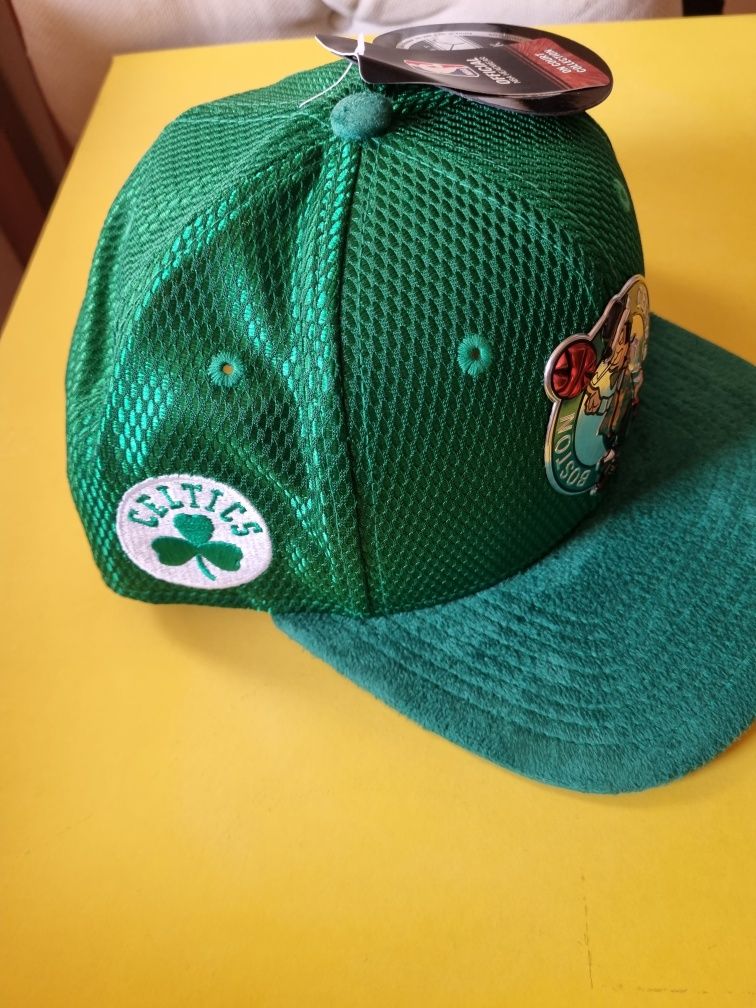 Sapca New Era de Colectie SnapBack S/M Boston Celtics . Model Rar.