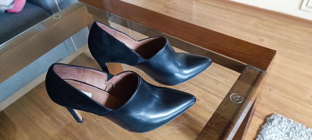 НОВА ЦЕНА Елегантни дамски обувки естествена кожа и велур HM 39 номер