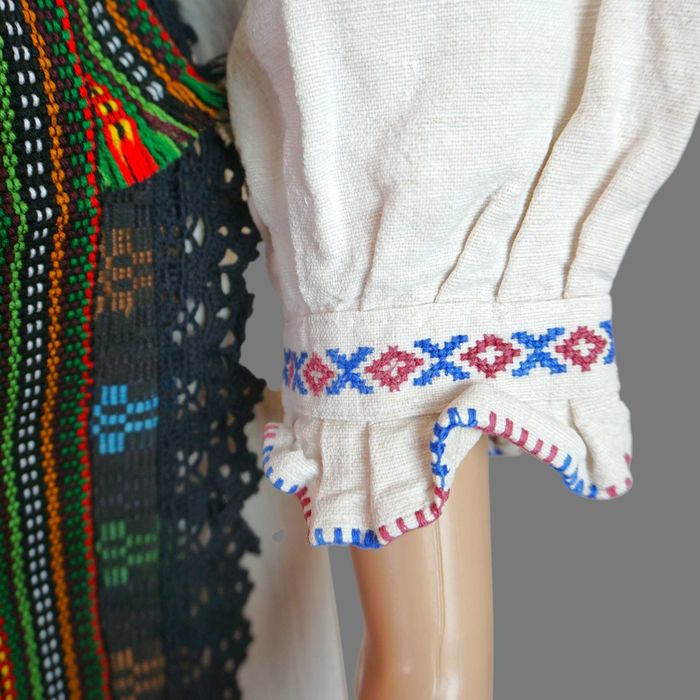 Costum popular vechi din Banat : spacel , poale si sort masura S-M