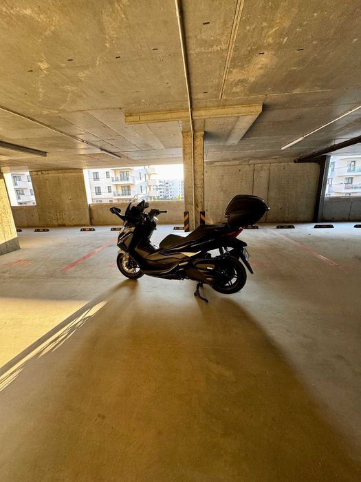 Honda Forza 350 (2024) – 3.400 km, stare impecabilă